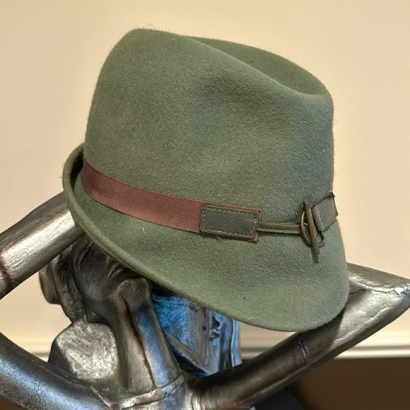 Barbara Feinman olive green felted grand film, Grand Film Noir style felted hat The Virtual Memories Show – A podcast about books, art  main image 3